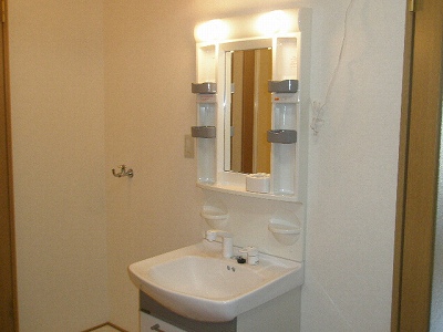 Washroom. Shampoo is with Dresser. 