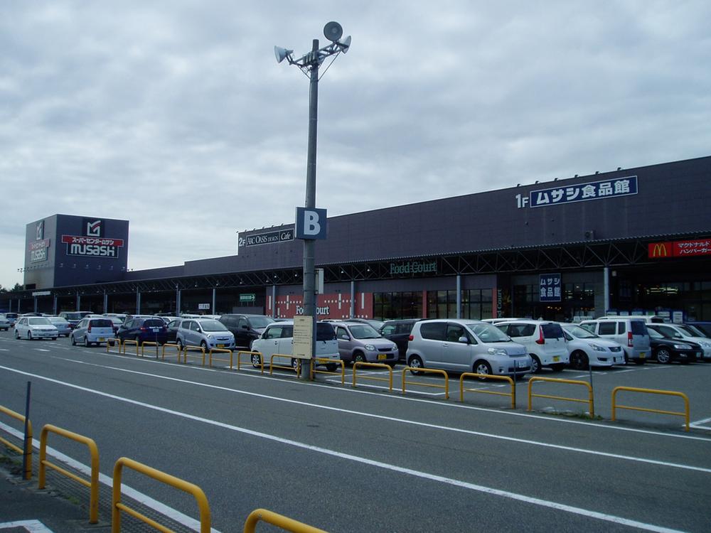 Home center. 1126m to supercenters Musashi Niigata shop