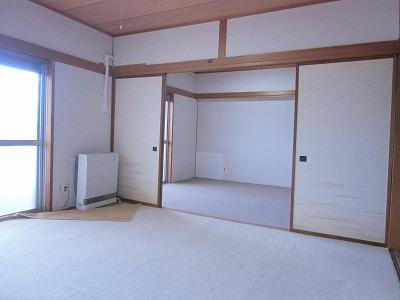 Non-living room. Between 6 tatami facing the balcony ・ 8 is Tsuzukiai between tatami.