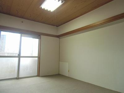 Non-living room. Between 6 tatami balcony surface