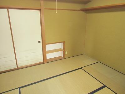 Non-living room. Between the middle room 6 tatami