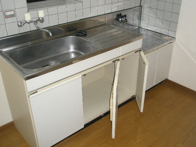 Kitchen. 2-neck is a gas stove can be installed. 