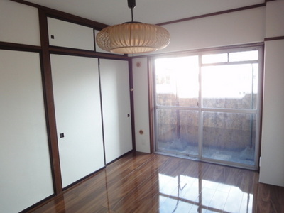 Other room space. Hiroshi 6 bright south-facing! 