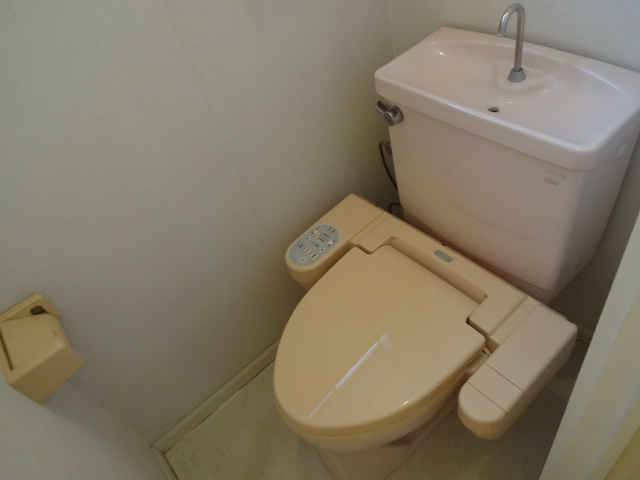 Toilet. We will give priority to the current state if you are different from the drawings. 