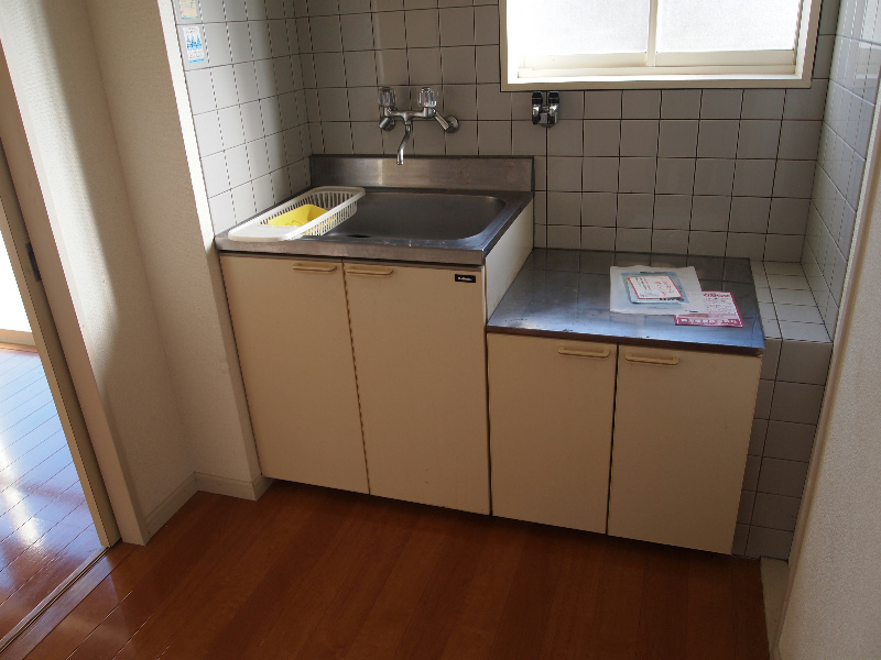 Kitchen. We will give priority to the current state if you are different from the drawings. 