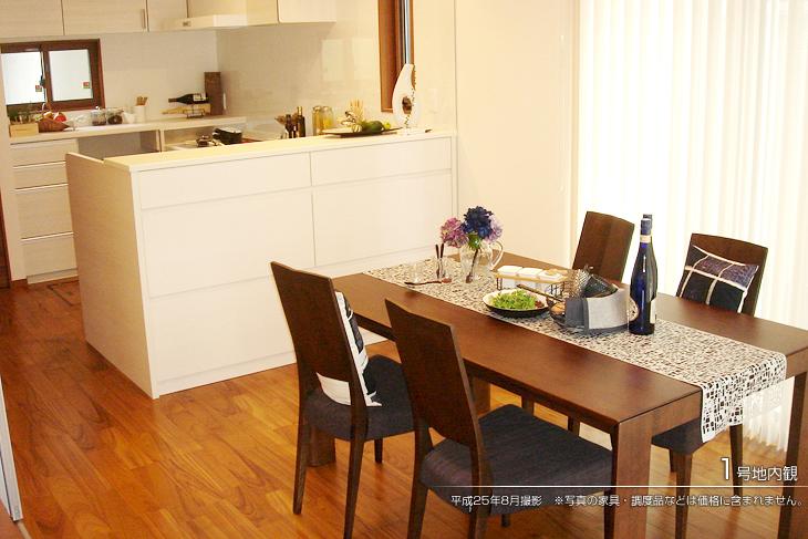 Non-living room.  [No. 1 destination] [Introspection Photo] 2013 August shooting  ※ Photos furniture ・ Such as furniture are not included in the price. 