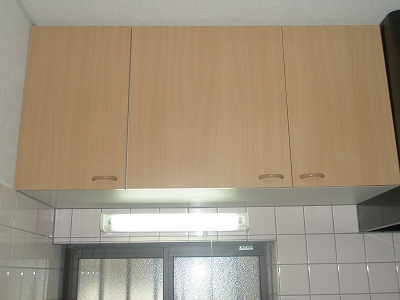 Kitchen. There are hanging cupboard in the kitchen top