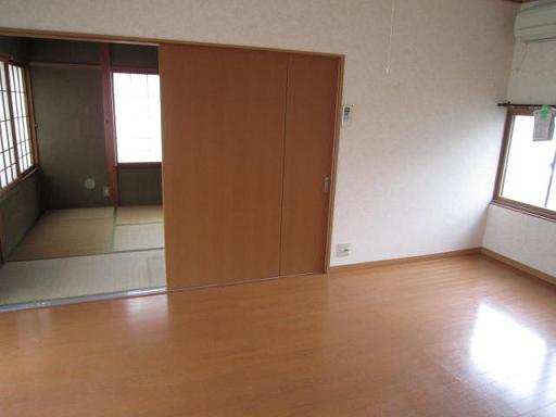 Living and room. Has been renovated to the first floor of the Japanese-style one room → Western-style. 