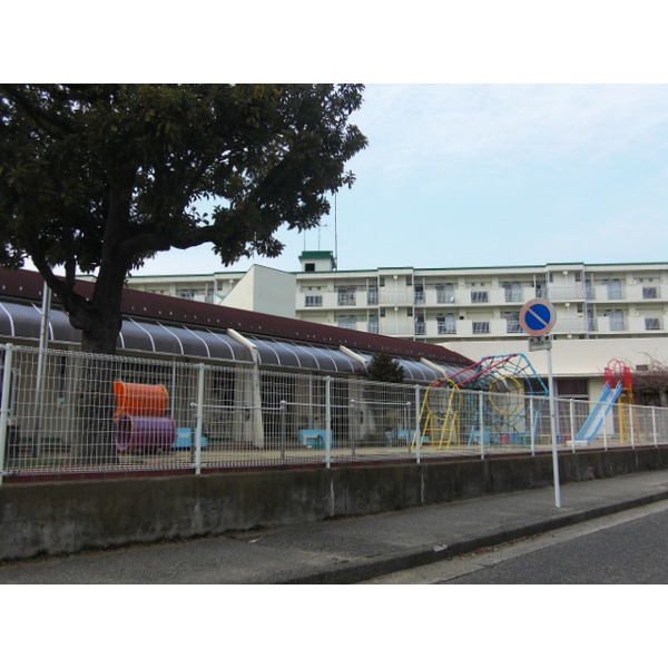 kindergarten ・ Nursery. Zhongshan nursery school (kindergarten ・ 144m to the nursery)