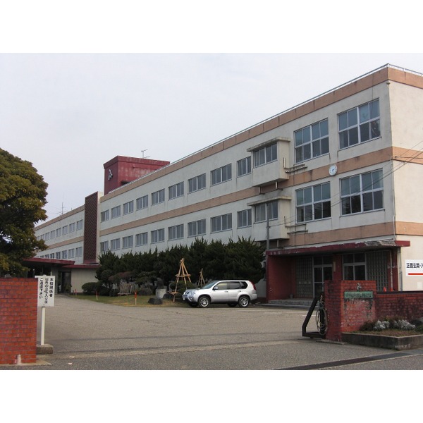 high school ・ College. Niigata Prefectural Niigata Higashi Technical High School (High School ・ NCT) to 195m