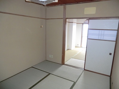 Other room space. Japanese-style room is 2 between the More. 