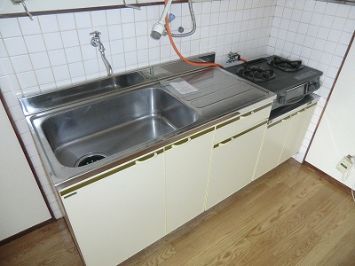 Kitchen. 2-neck is a gas stove can be installed. (Stove picture is leaving product)