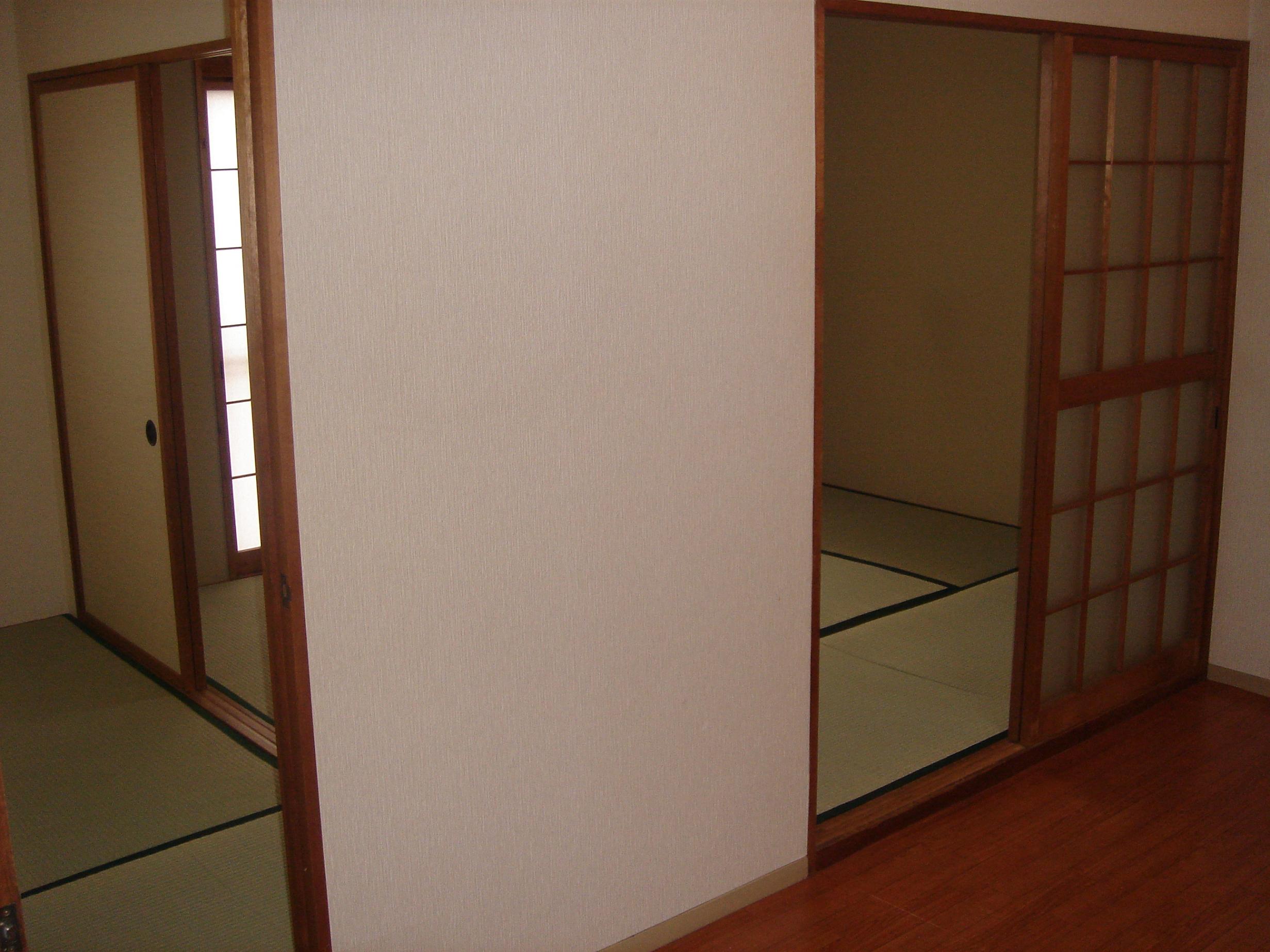 Other room space. Japanese-style dining