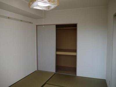 Living and room. Japanese-style room, This is useful in a closet storage