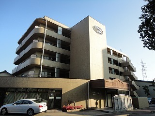 Building appearance. Apartment of reinforced concrete 5-story