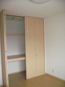 Living and room. There is a large closet ☆ 