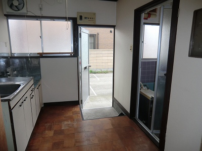 Kitchen. It is the entrance from the Japanese-style room entrance. 