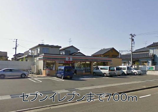 Convenience store. 700m to Seven-Eleven (convenience store)