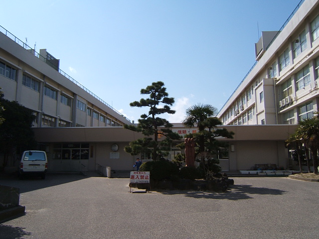 Junior high school. 447m to Niigata City Kido junior high school (junior high school)