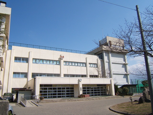 Primary school. 648m to Niigata Municipal Botan'yama elementary school (elementary school)