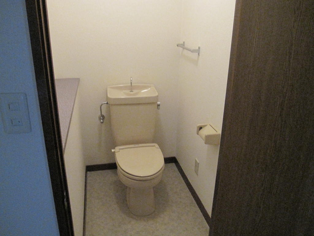 Toilet. 2014 January shooting