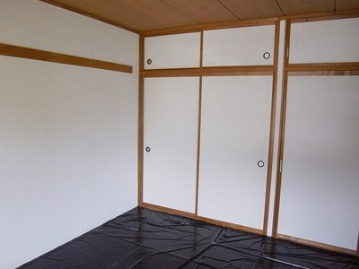 Living and room. Tatami is already Omotegae