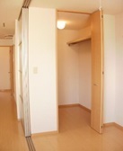 Living and room. Walk-in closet