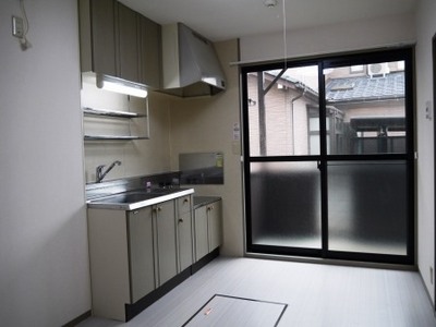 Kitchen. Kitchen: very bright because the window is large! 