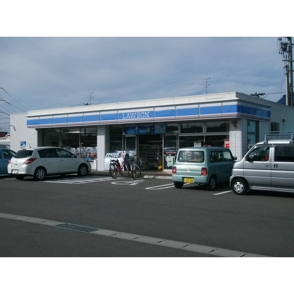 Convenience store. 150m until Lawson Niigata Botan'yama 5-chome (convenience store)