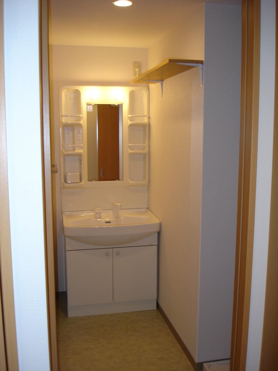 Bath. Washbasin with shower ・ With a convenient shelf to small Shed