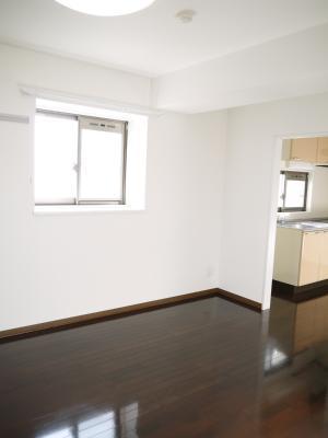 Living and room. Photograph is the one of the 207 (corner room). 