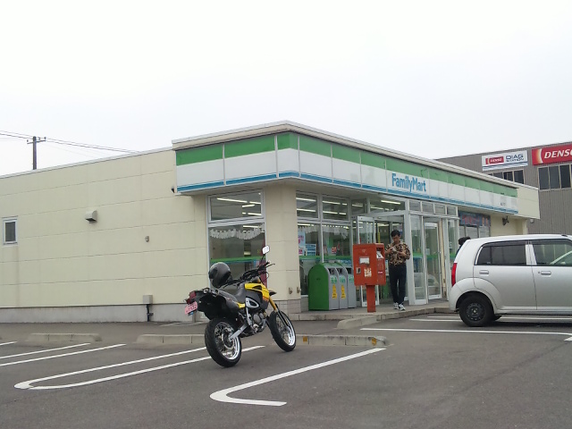 Convenience store. 120m to FamilyMart Kamedao month store (convenience store)