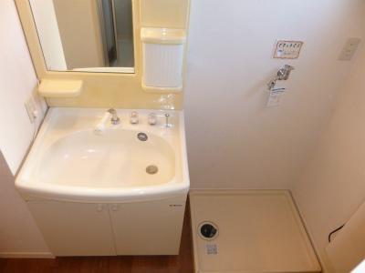 Washroom. Shampoo dresser, Washing machine waterproof bread