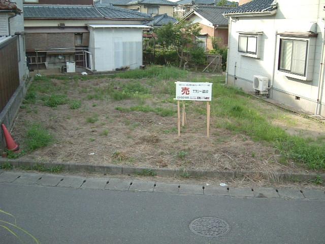 Local land photo. Front road Nozaki is very sunny and good in the park. 