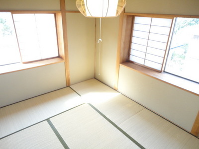 Living and room. Day is a good Japanese-style room in the two-sided lighting ☆ 