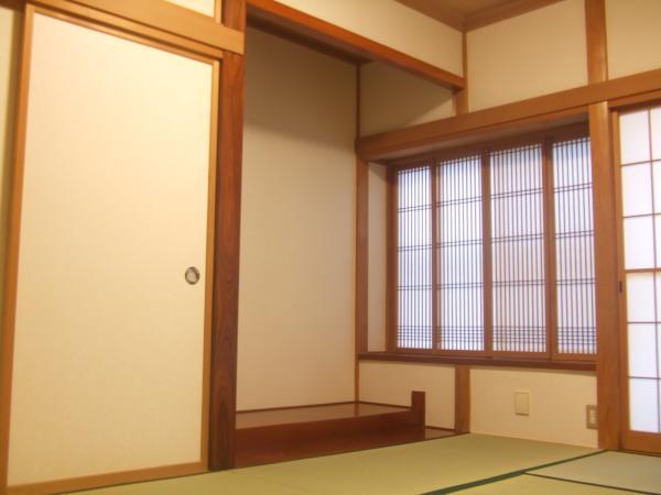 Non-living room. First floor Japanese-style room 6 tatami mats with alcove