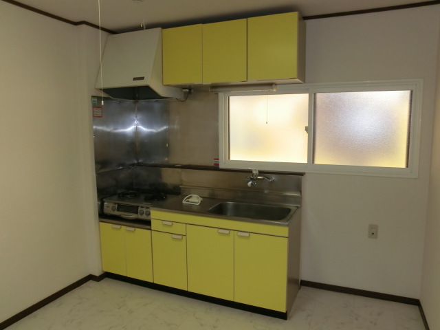 Kitchen. There is also a kitchen is a window of yellow ~