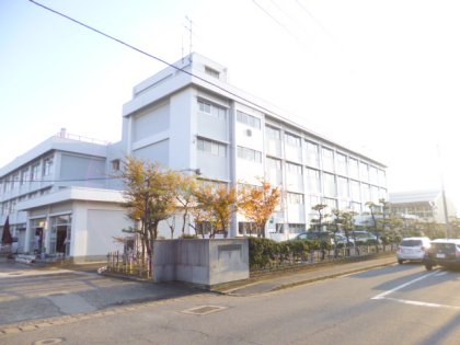 Junior high school. 1298m to Niigata Municipal Kobari junior high school (junior high school)