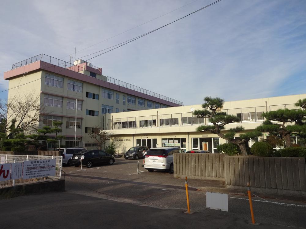 Junior high school. 2129m to Niigata Municipal Sakai wheel junior high school