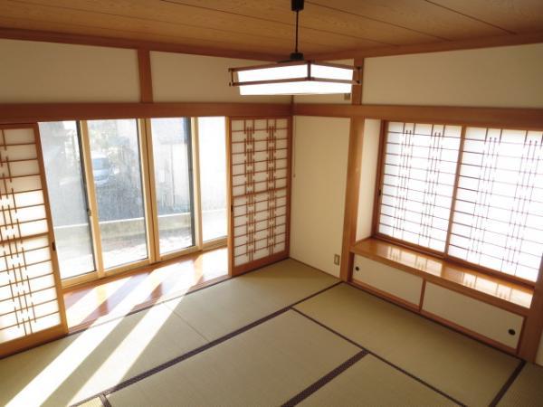 Non-living room. Day there is a veranda good Japanese-style room