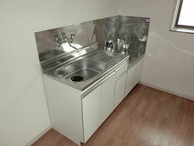 Kitchen. White and a clean kitchen