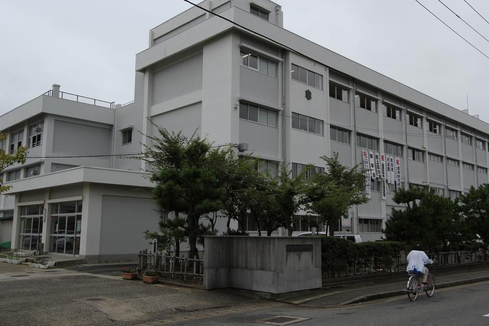 Junior high school. 1530m to Niigata Municipal Kobari junior high school
