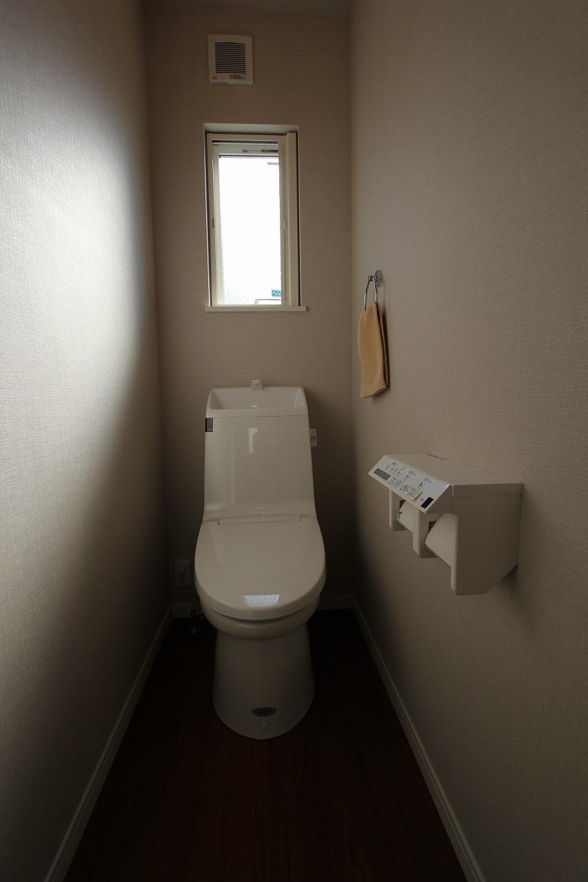 Toilet. Super water-saving ECO5