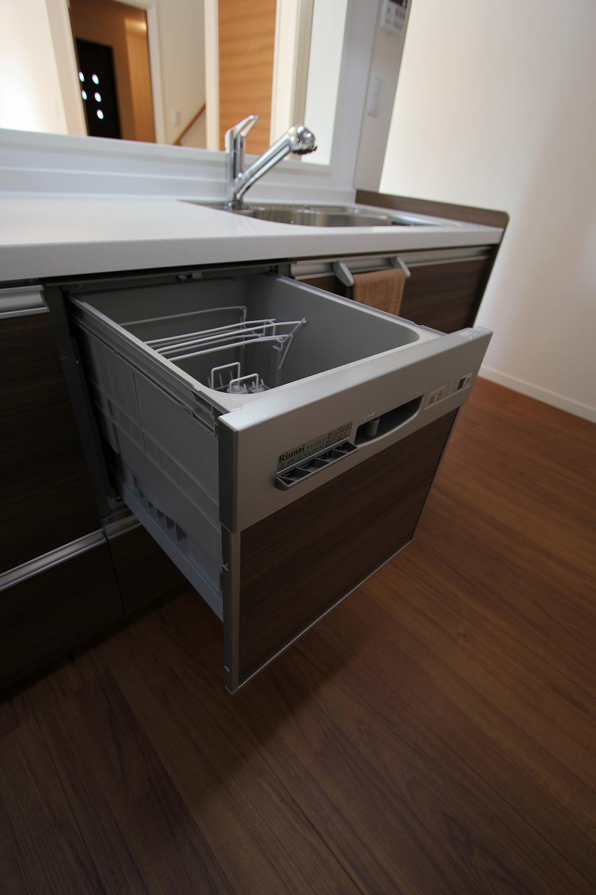 Kitchen. Dishwasher standard equipment