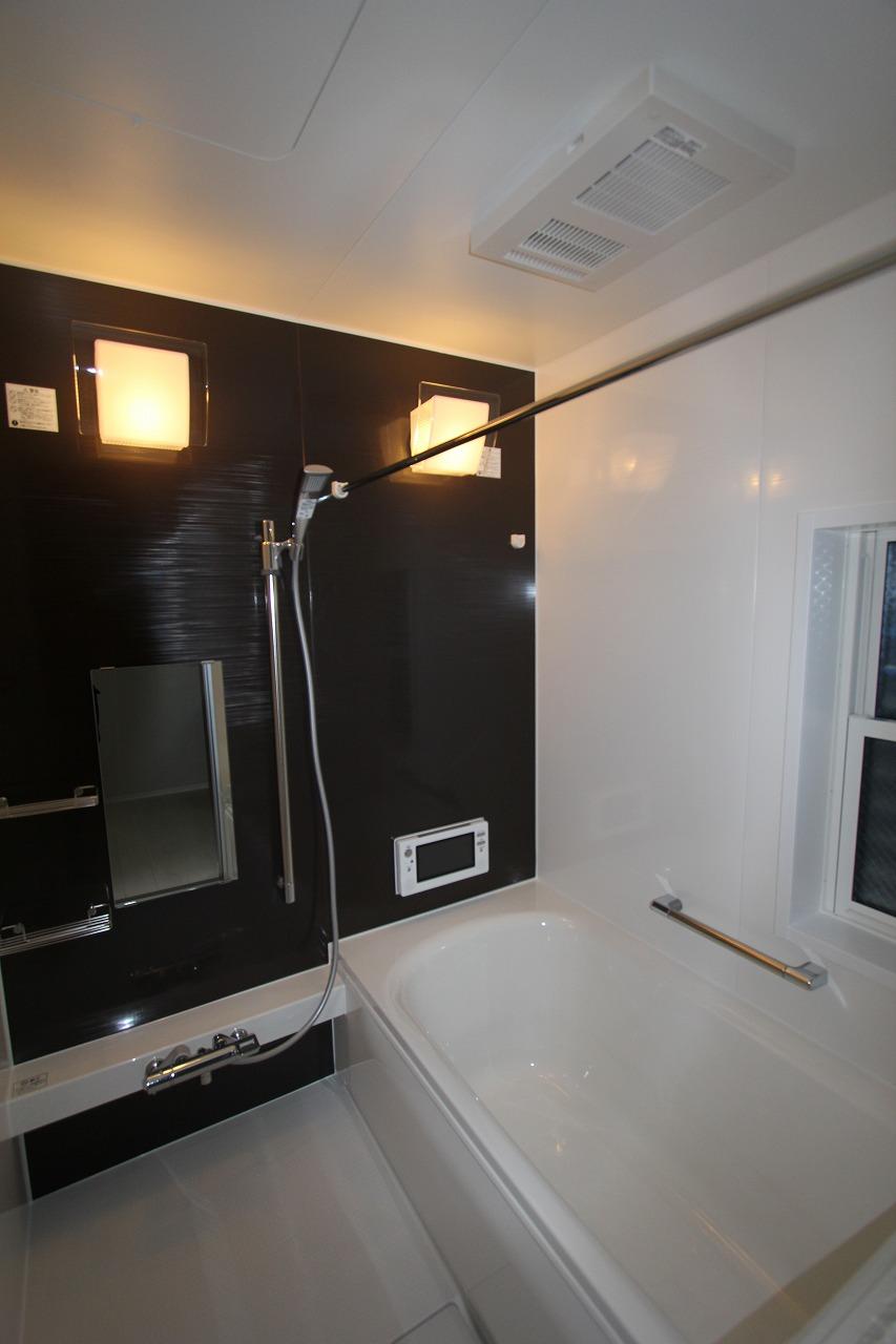 Bathroom. Indoor (12 May 2013) Shooting