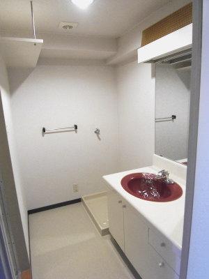 Wash basin, toilet. Room (May 2012) shooting