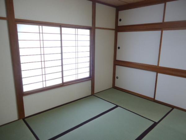 Non-living room. 6-mat Japanese-style room facing the south