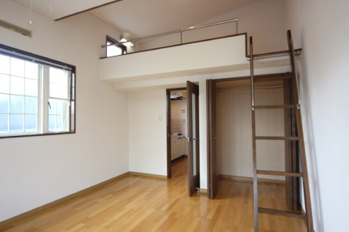 Other room space. Loft 1.8 Pledge! 