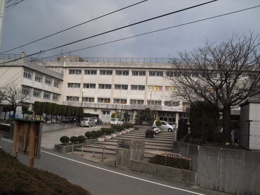 Primary school. 190m to Niigata Municipal Higashiaoyama elementary school (elementary school)