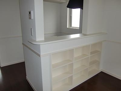 Living and room. The counter kitchen is with built shelf. 